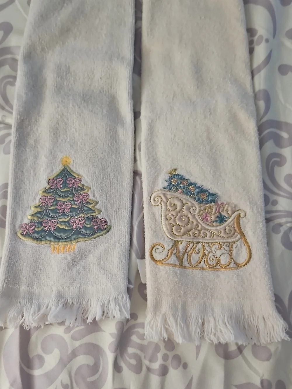 Christmas Towels <2> Finger Tip Sleigh Xmas Tree White Green Gold